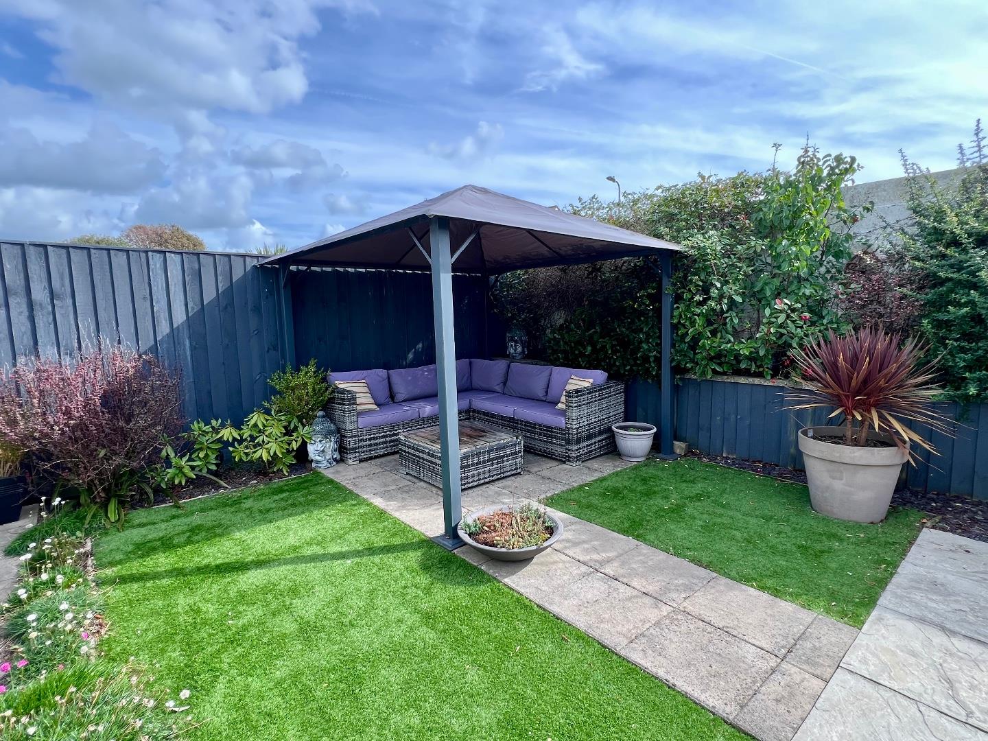 West End Avenue, Porthcawl, Bridgend County Borough, CF36 3NF